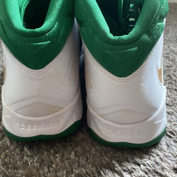 Lebron James Mens Shoes NIKE Basketball White Green Gold Irish 11.5